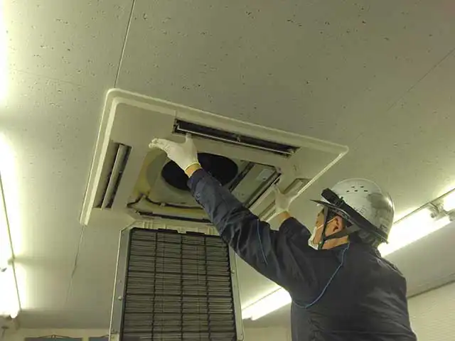 事務所天井エアコン清掃