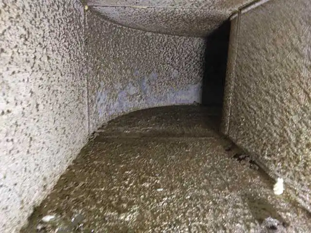 排気ダクト施工前